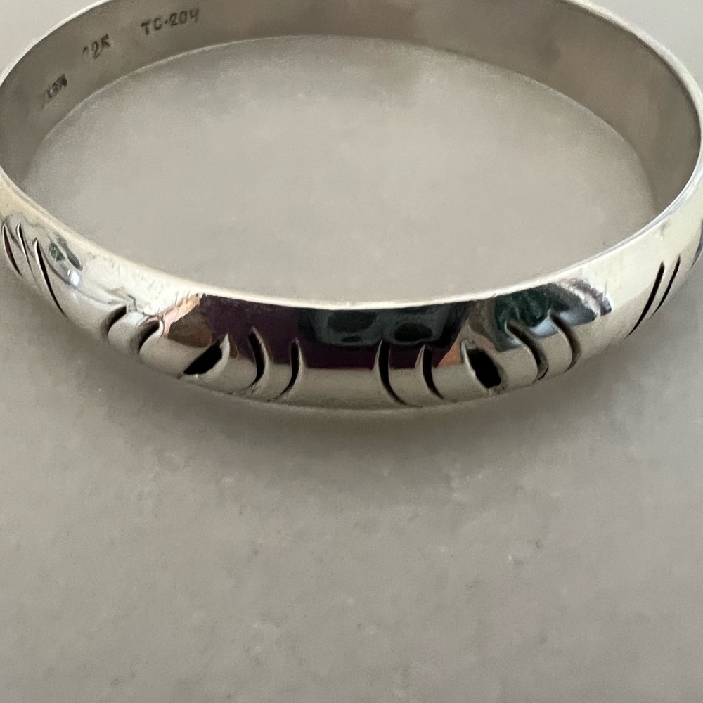 Taxco Mexico Silver Bangle Bracelet with Slit Design - Picture 7 of 9